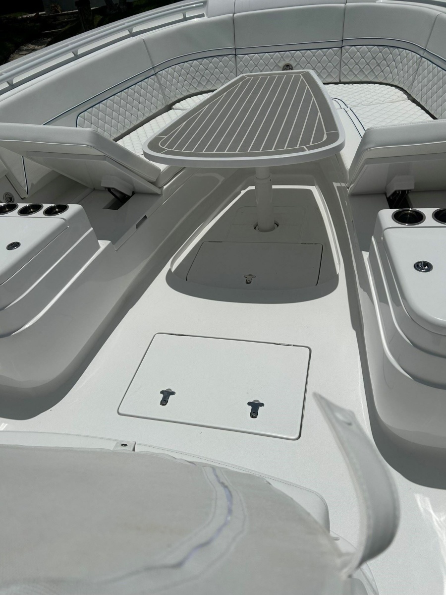 2025 Intrepid 375 Nomad