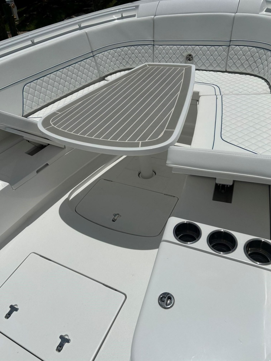 2025 Intrepid 375 Nomad
