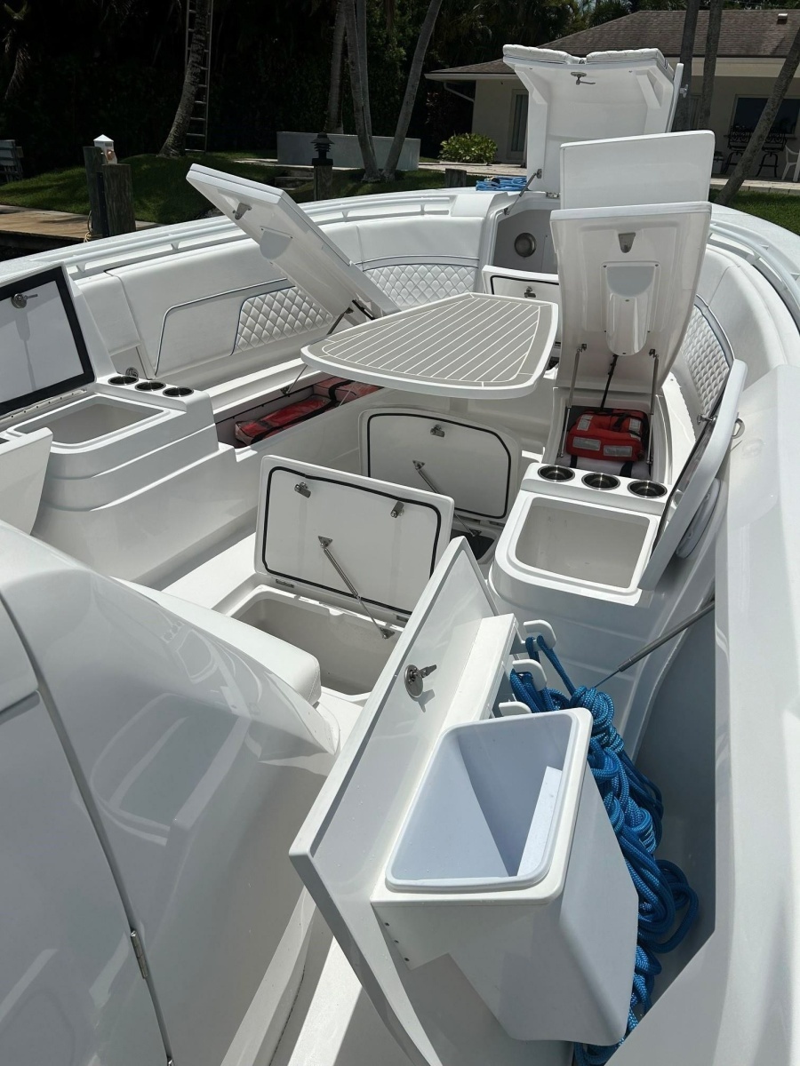 2025 Intrepid 375 Nomad