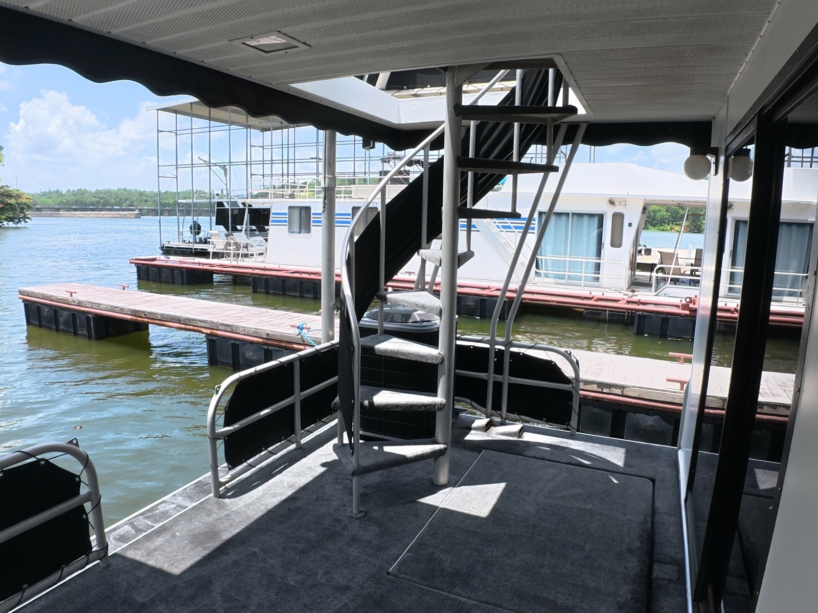 1996 Lakeview 14x56 houseboat