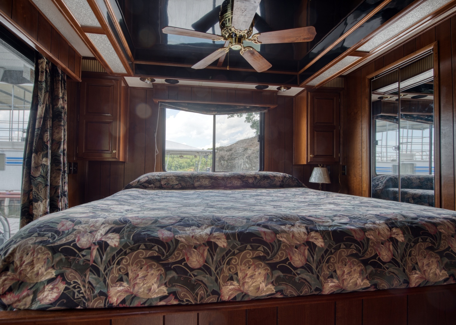 1996 Lakeview 14x56 houseboat