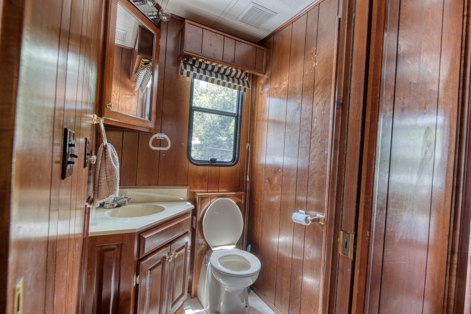1996 Lakeview 14x56 houseboat