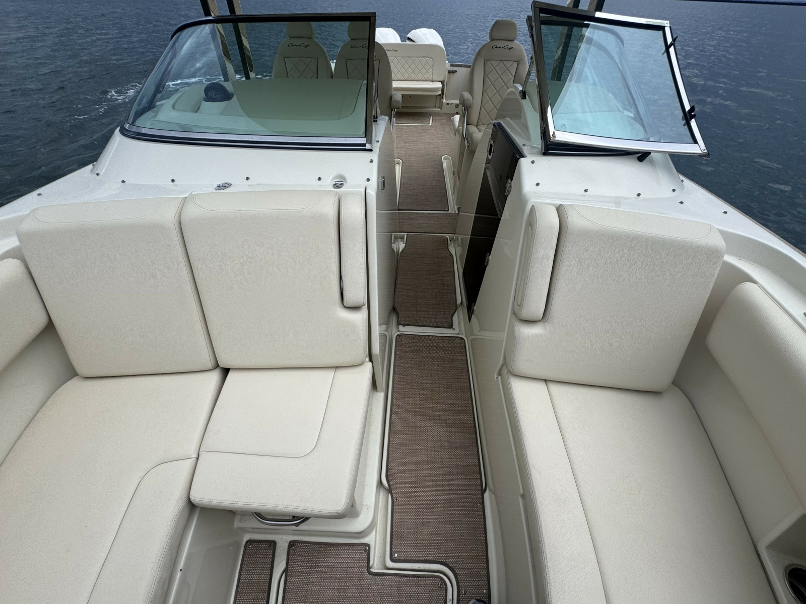30' 2018 Chris-Craft 30 Calypso