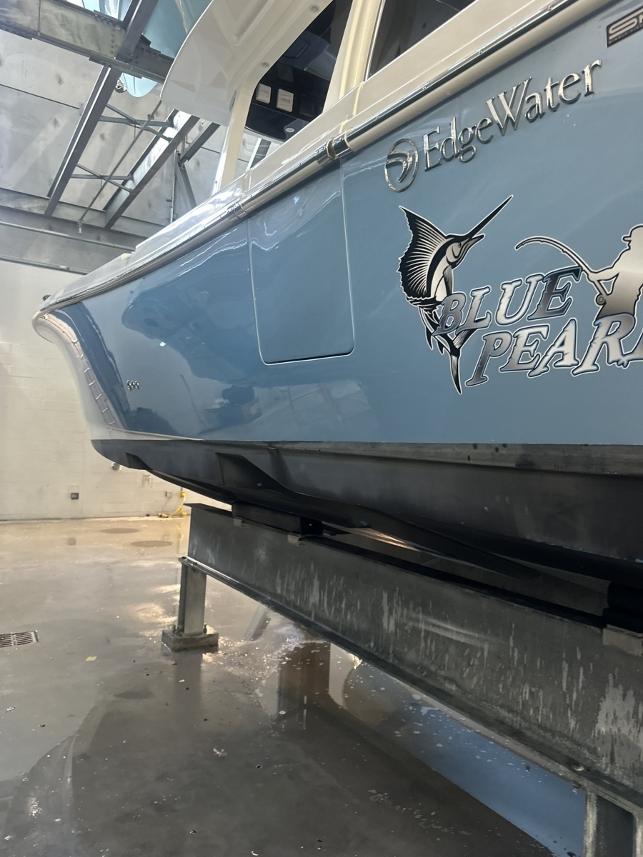 2018 Edgewater 370CC