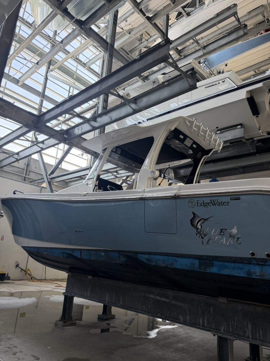 2018 Edgewater 370CC