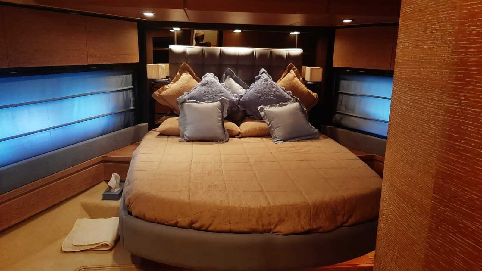 2011 Azimut 70
