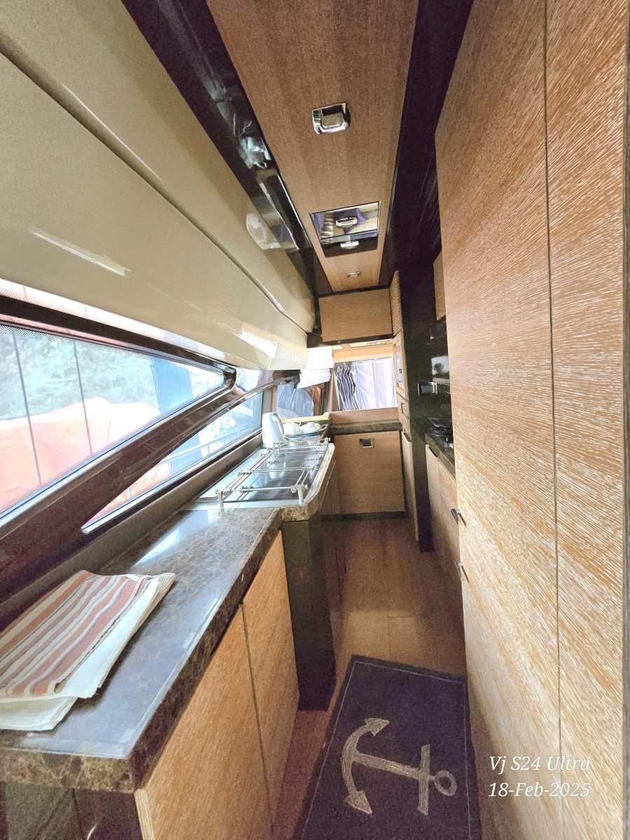 2011 Azimut 70