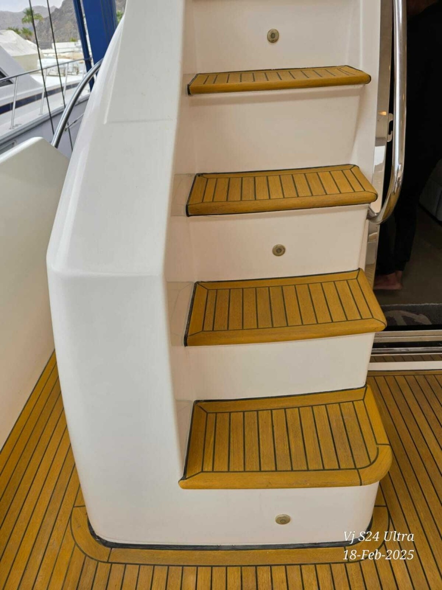 2011 Azimut 70