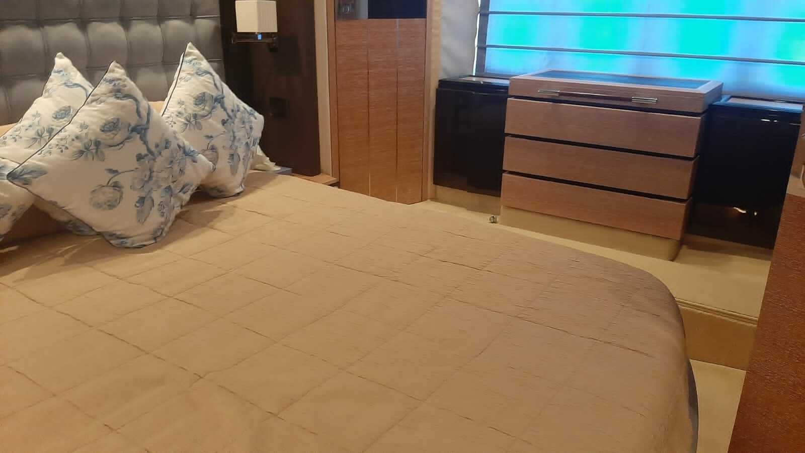 2011 Azimut 70