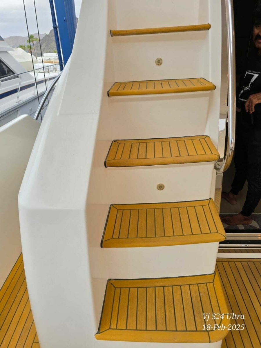2011 Azimut 70