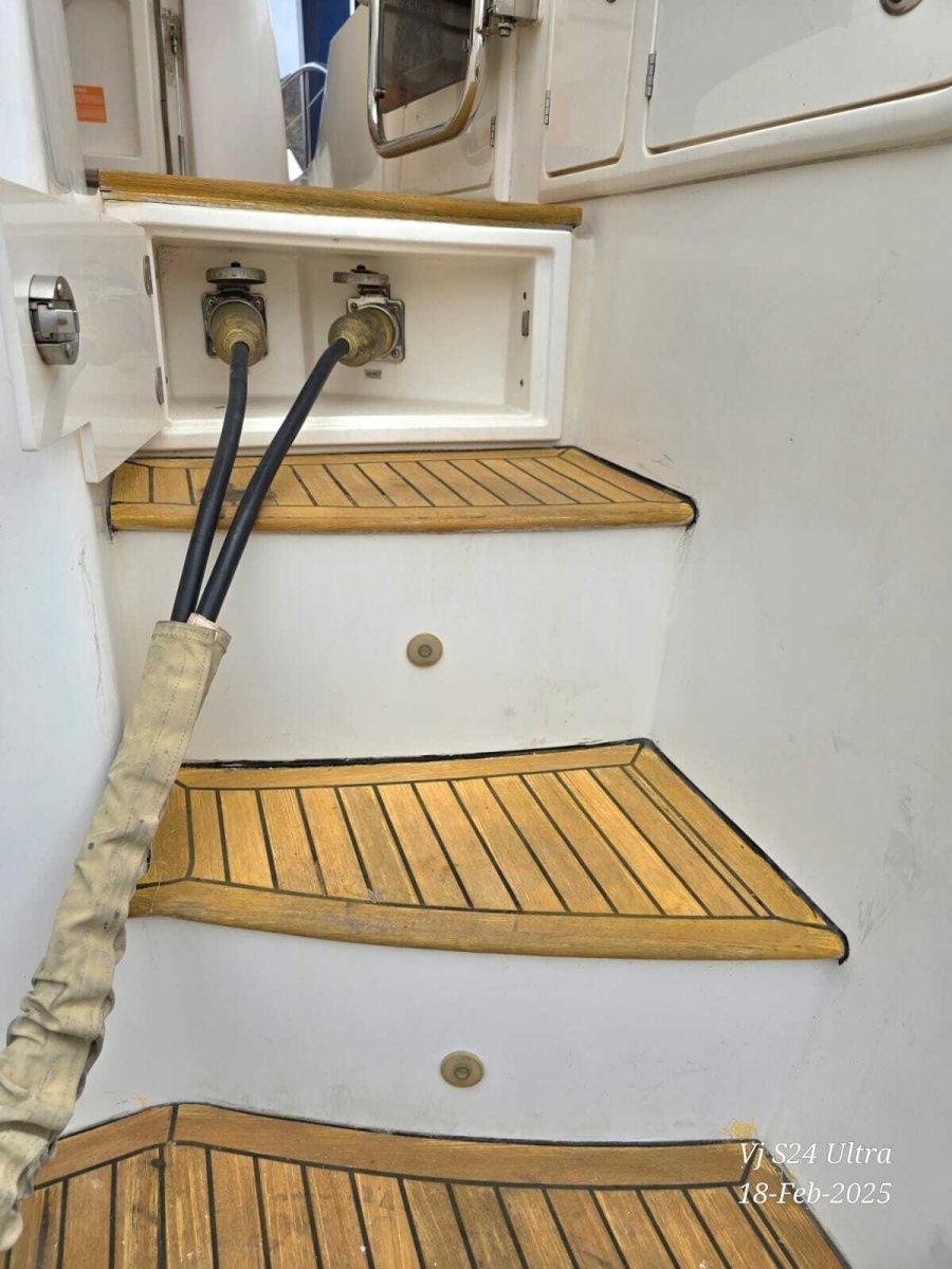2011 Azimut 70