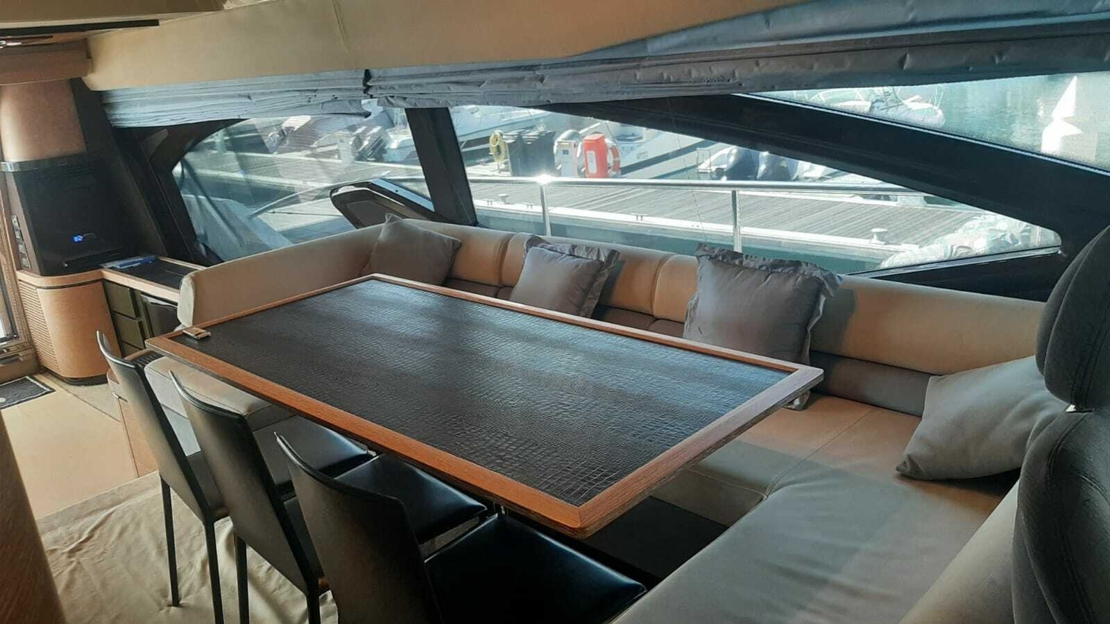 2011 Azimut 70