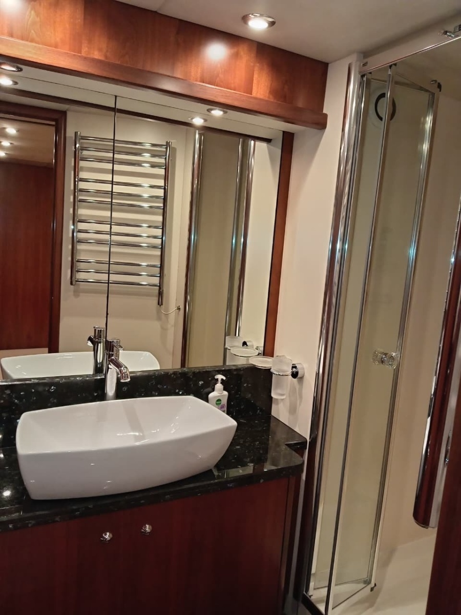 2006 Sunseeker Predator 82