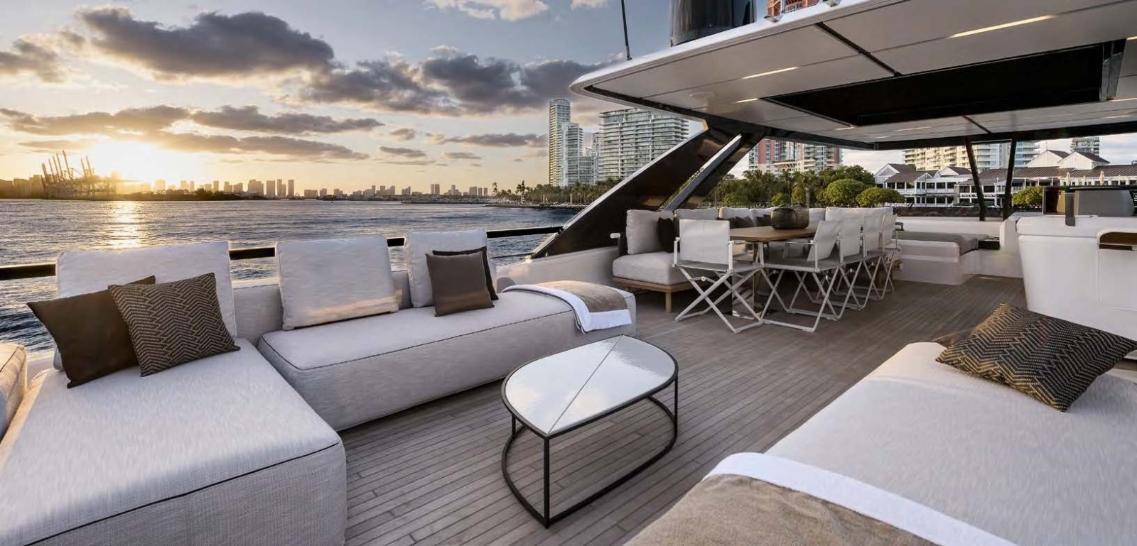 2025 Ferretti Yachts 860