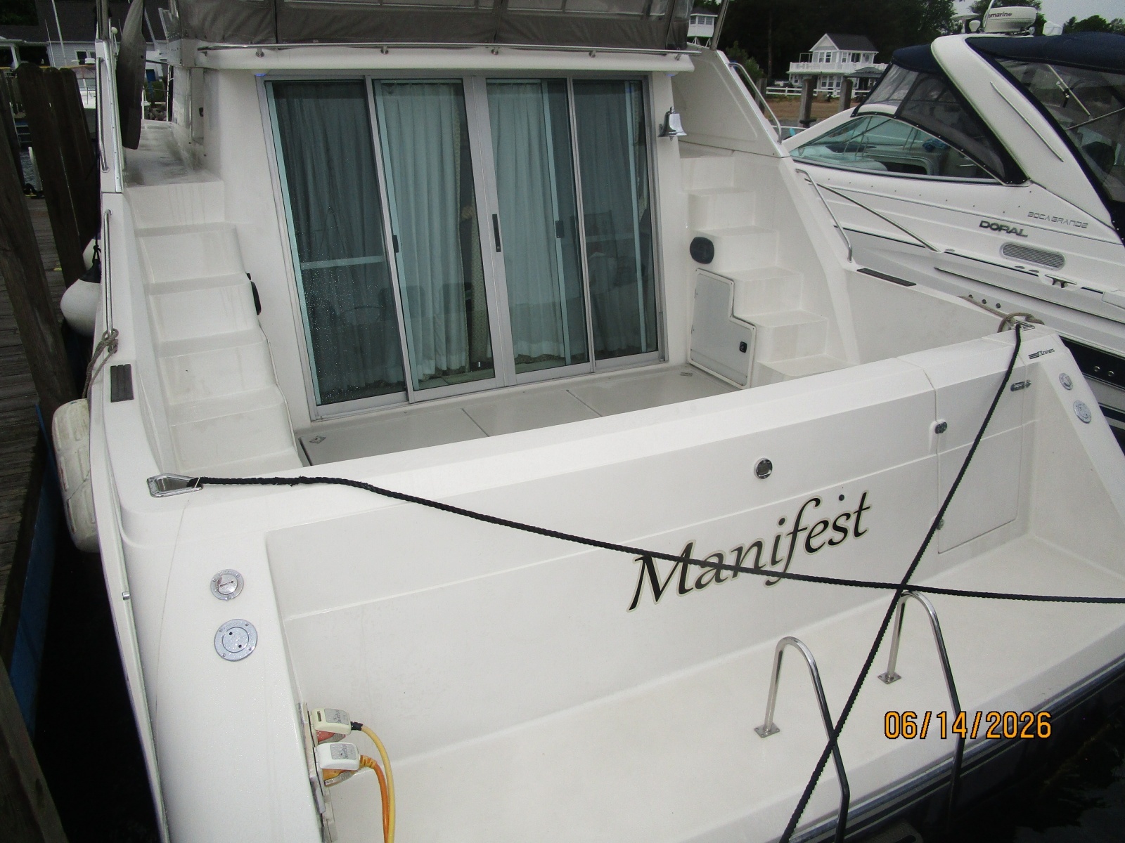 42' Cruisers cockpit forward