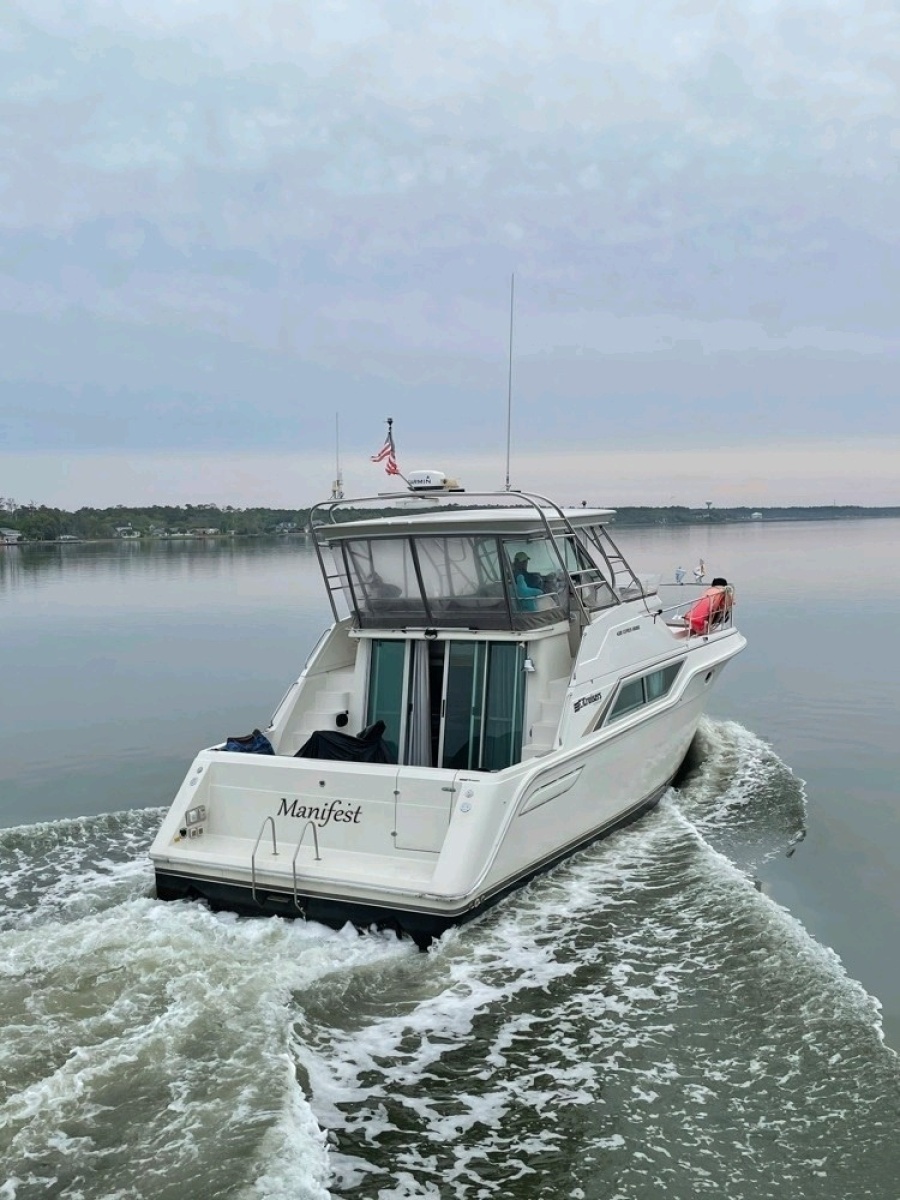 42' Cruisers underway