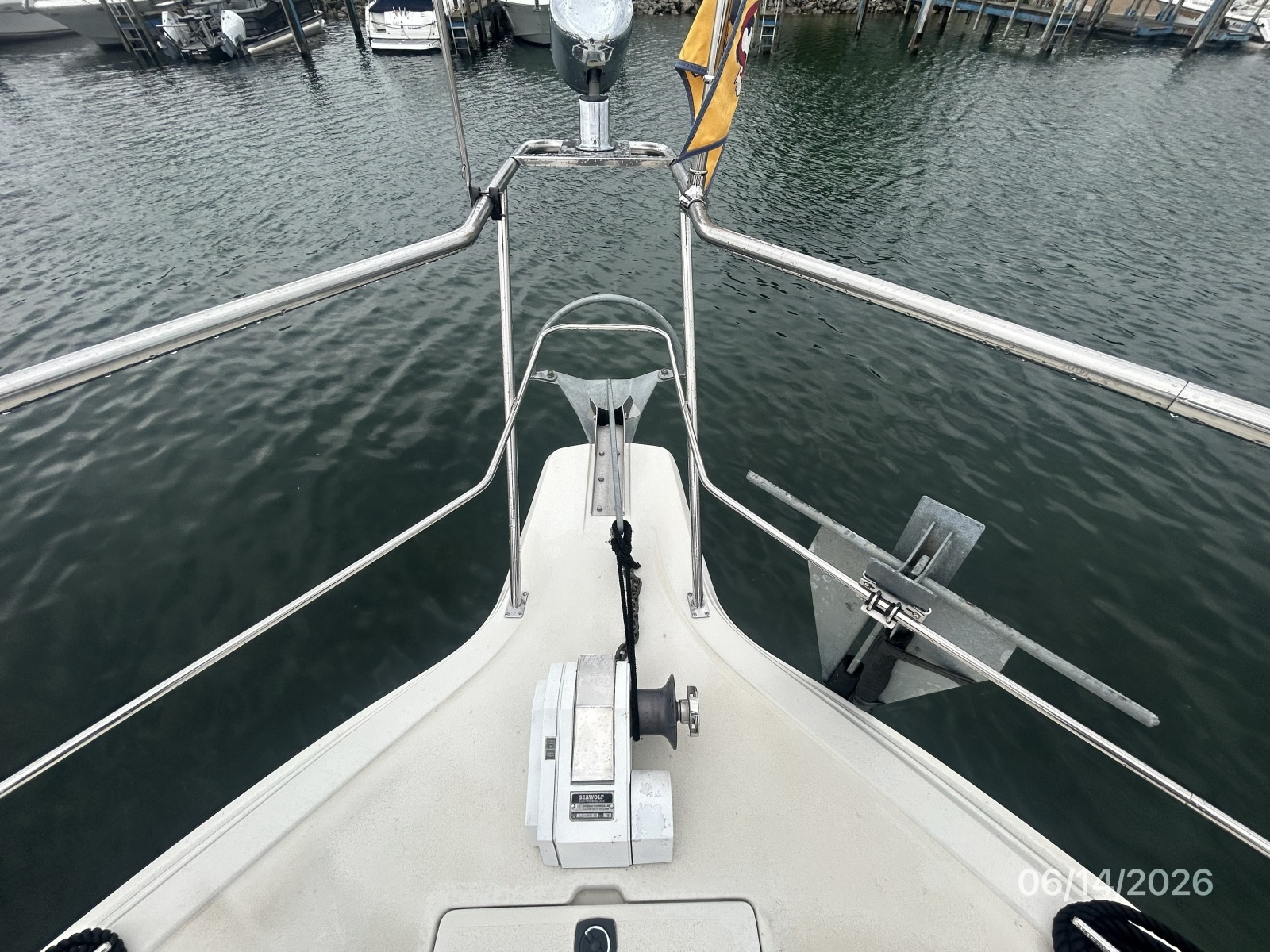 42' Cruisers anchor windlass1