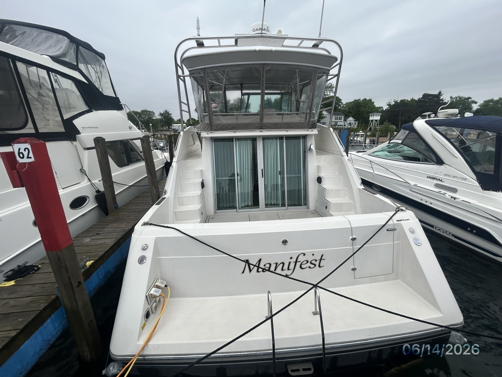 42' Cruisers aft profile
