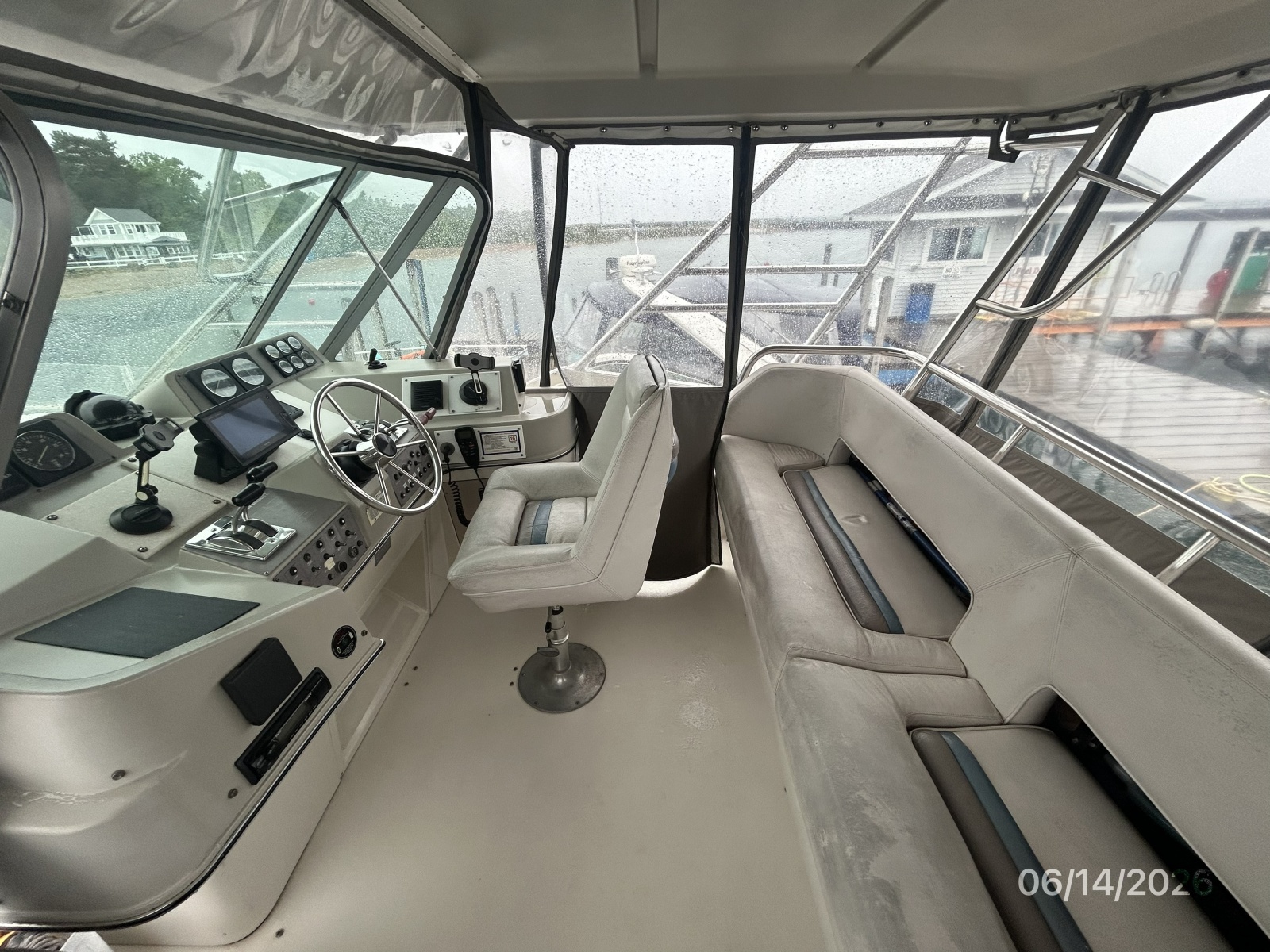 42' Cruisers flybridge starboard