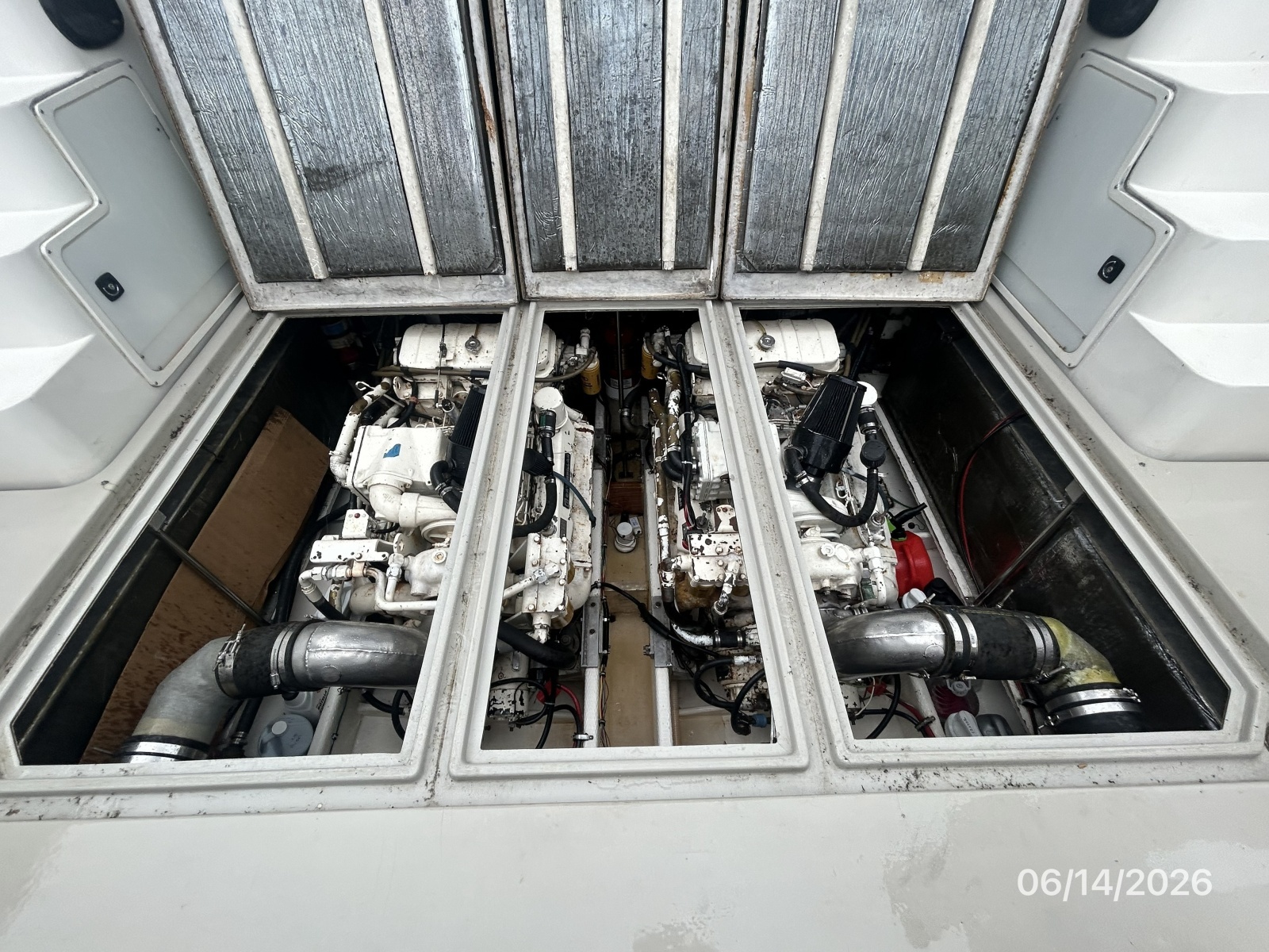 42' Cruisers engine room access