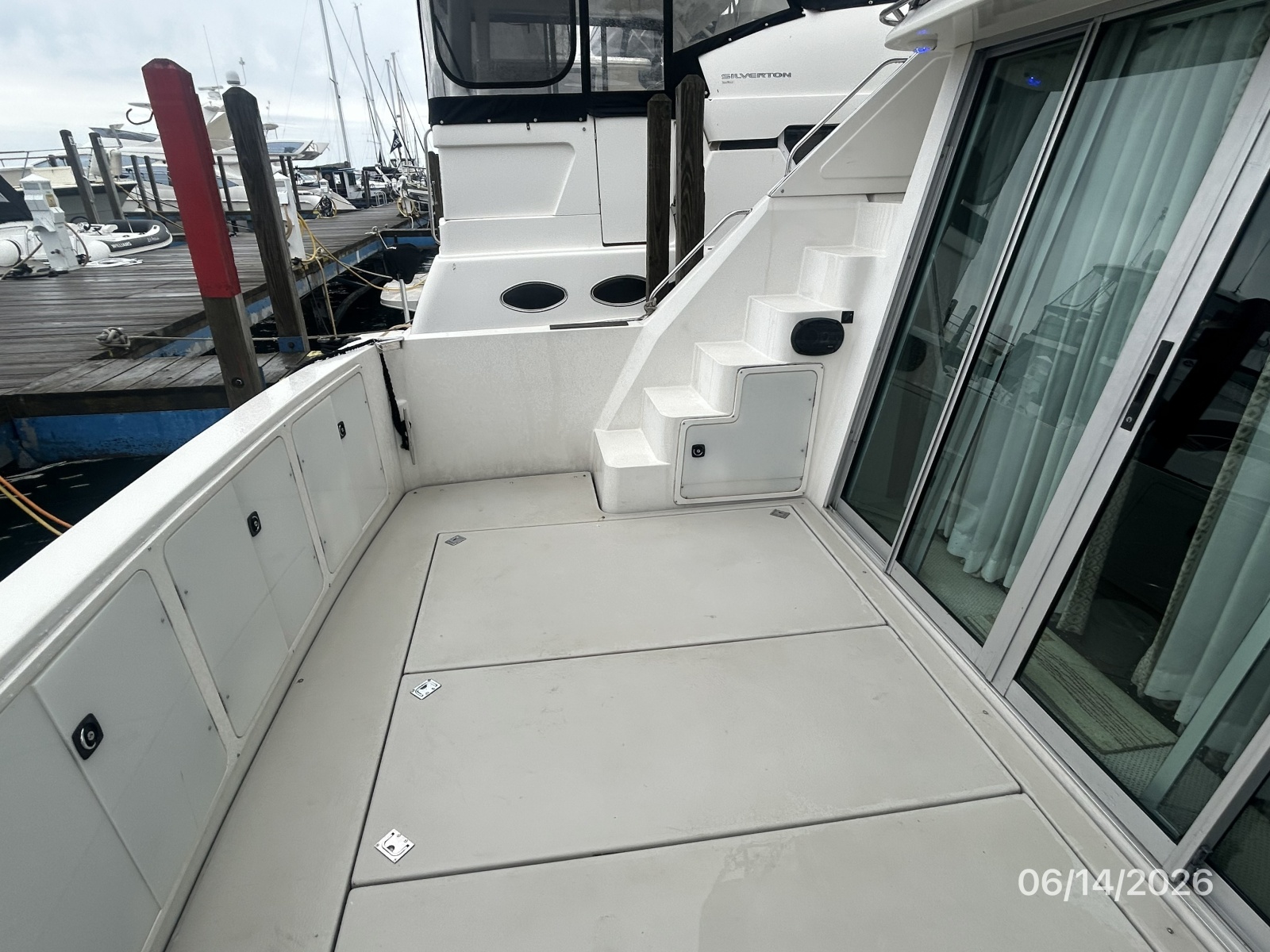 42' Cruisers cockpit port