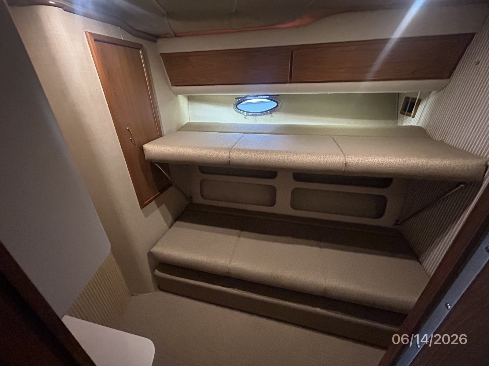 42' Cruisers guest stateroom
