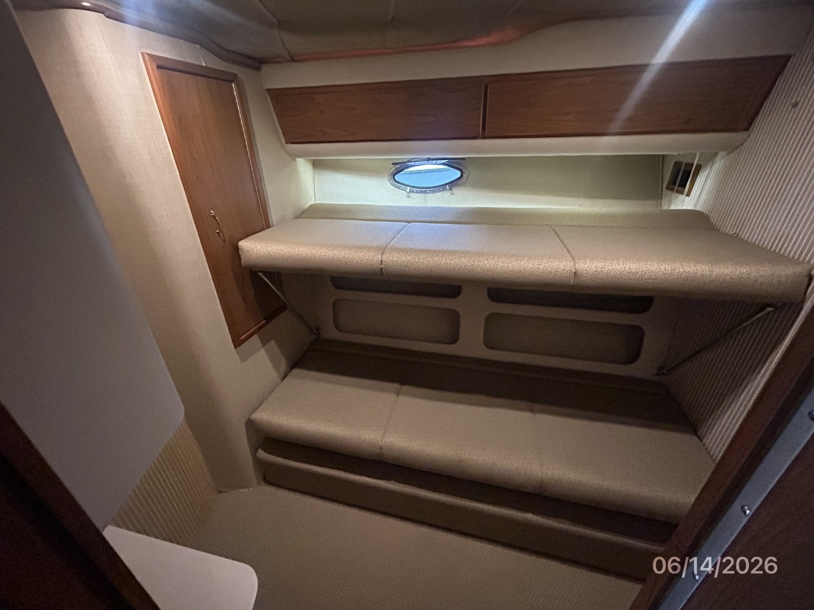 42' Cruisers guest stateroom