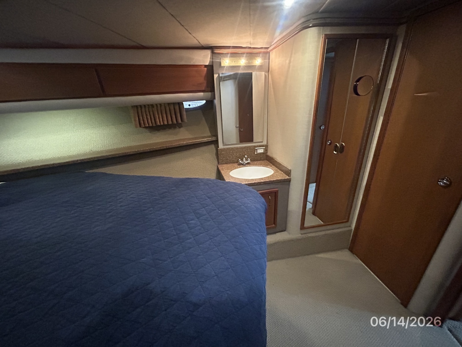 42' Cruisers master stateroom starboard