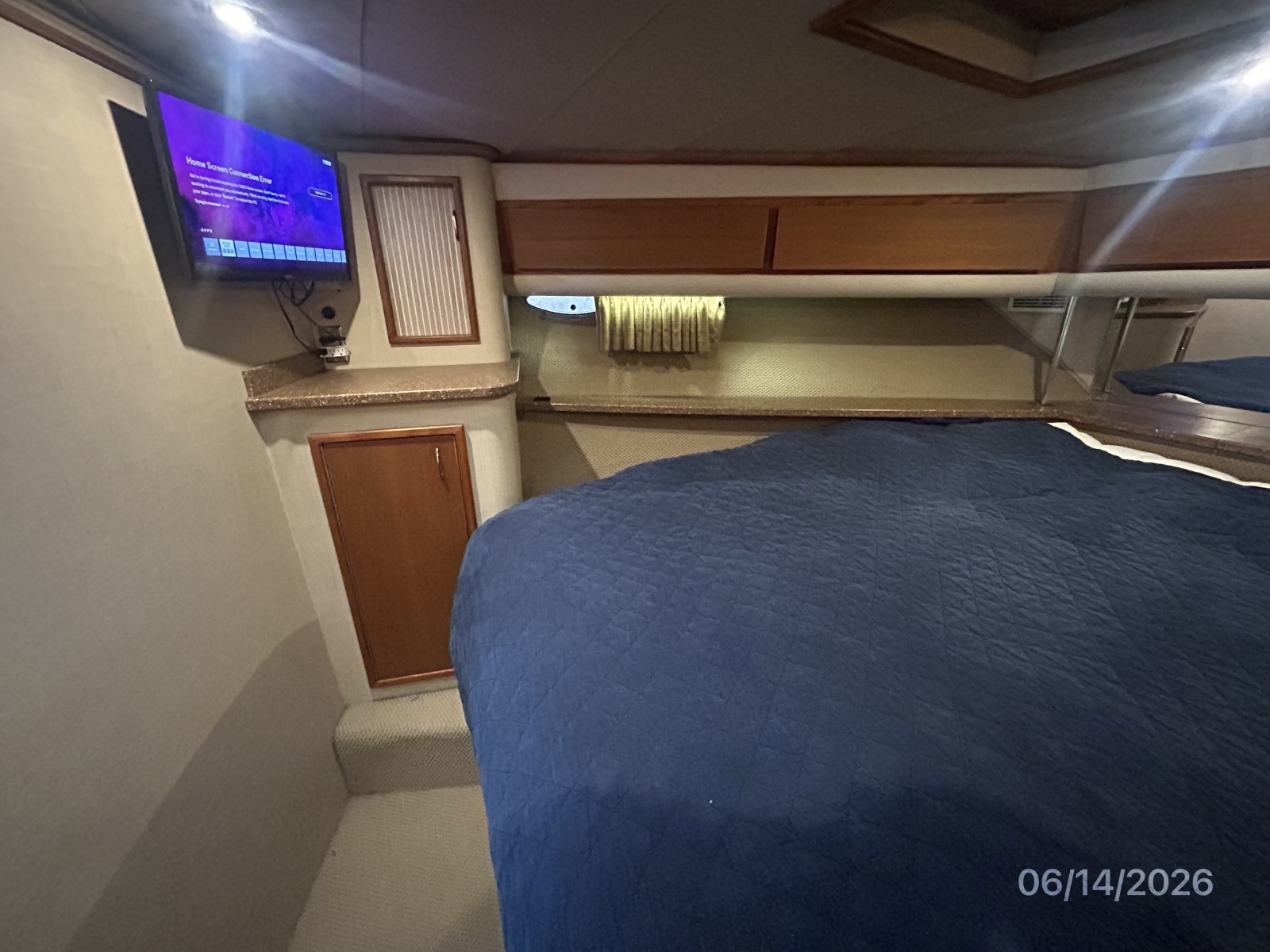 42' Cruisers master stateroom port