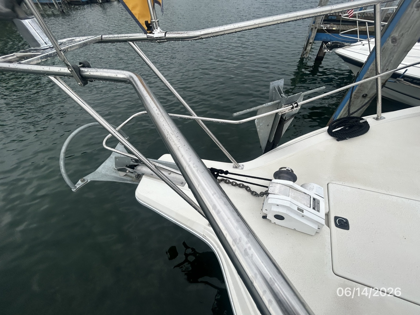 42' Cruisers anchor windlass2
