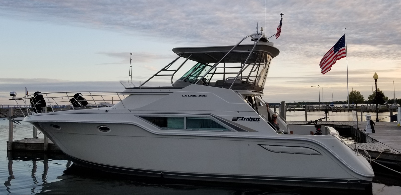 42' Cruisers port profile3