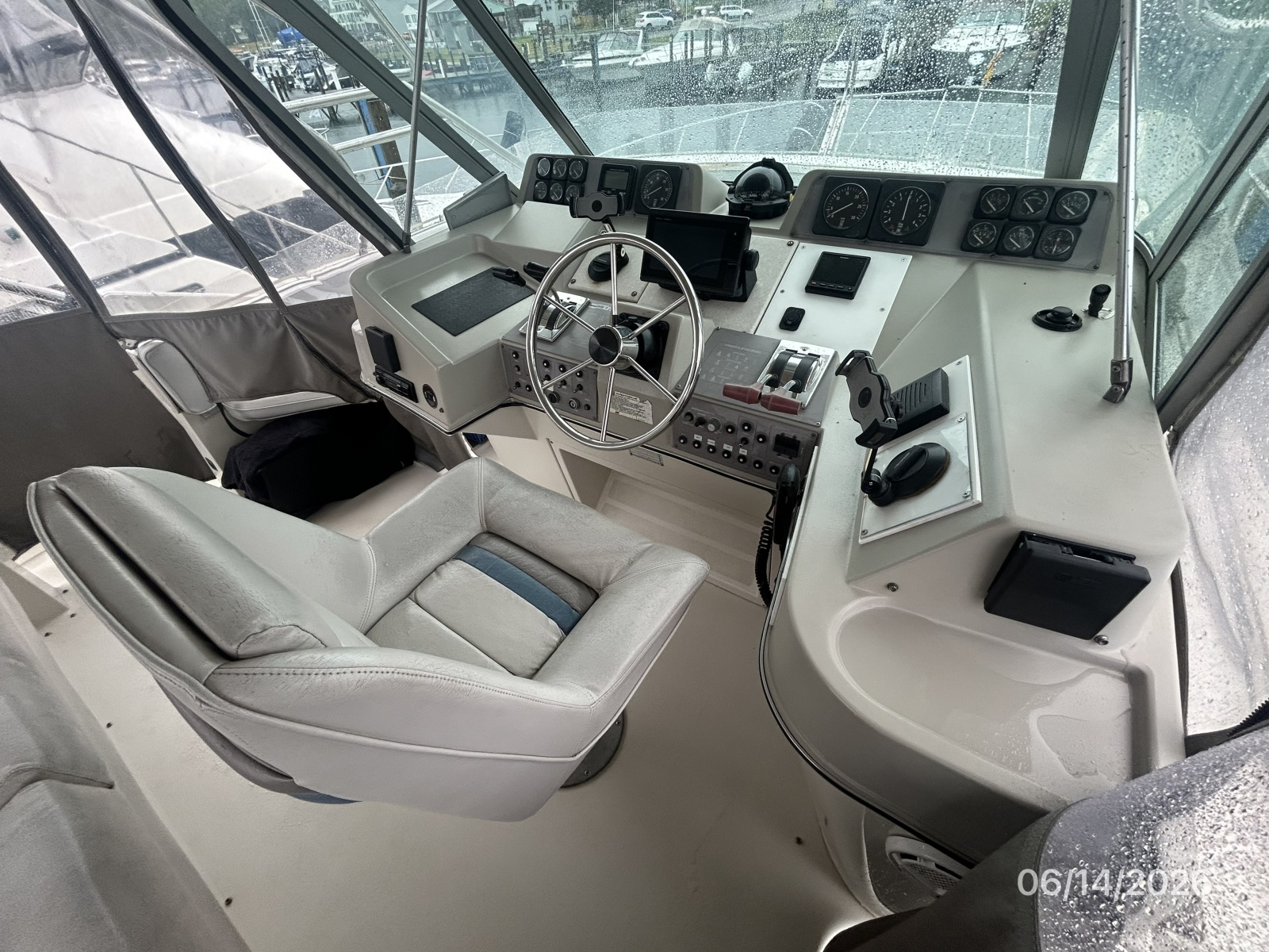 42' Cruisers flybridge forward
