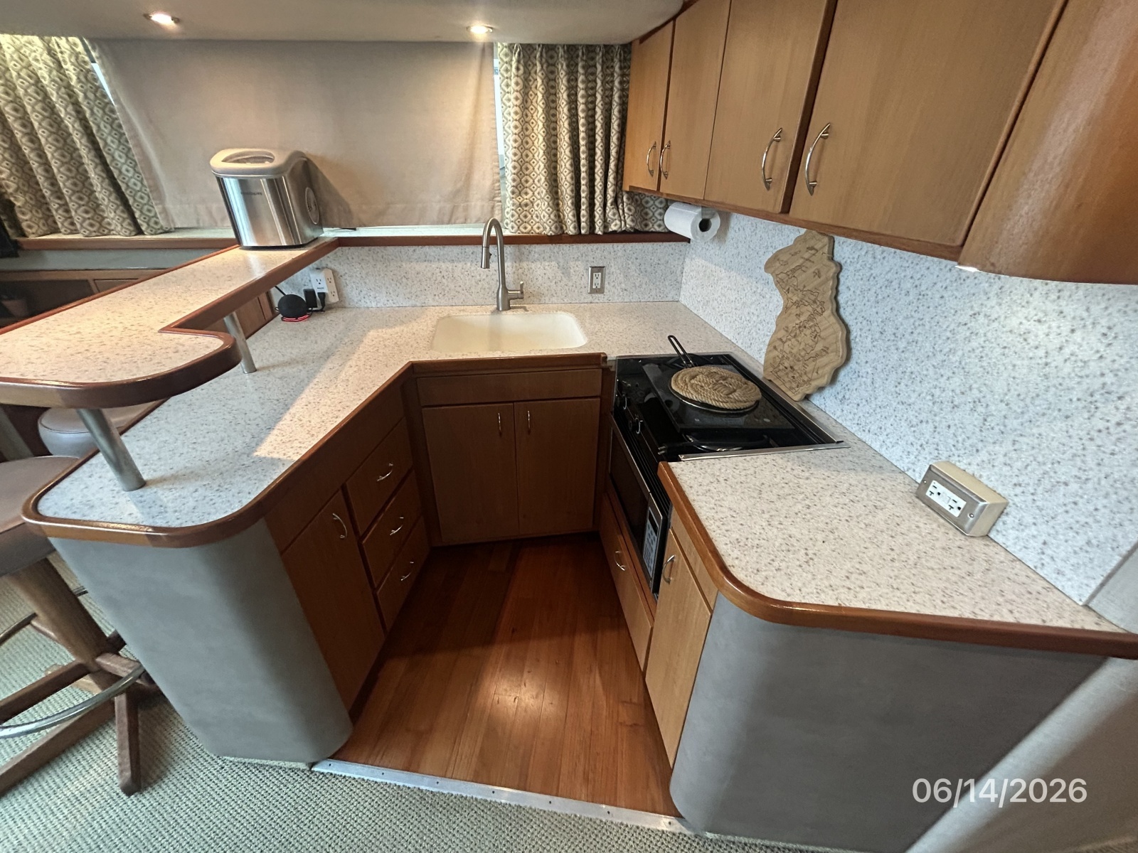 42' Cruisers galley2