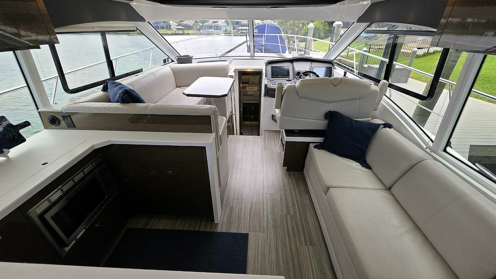 Main Cabin Forward