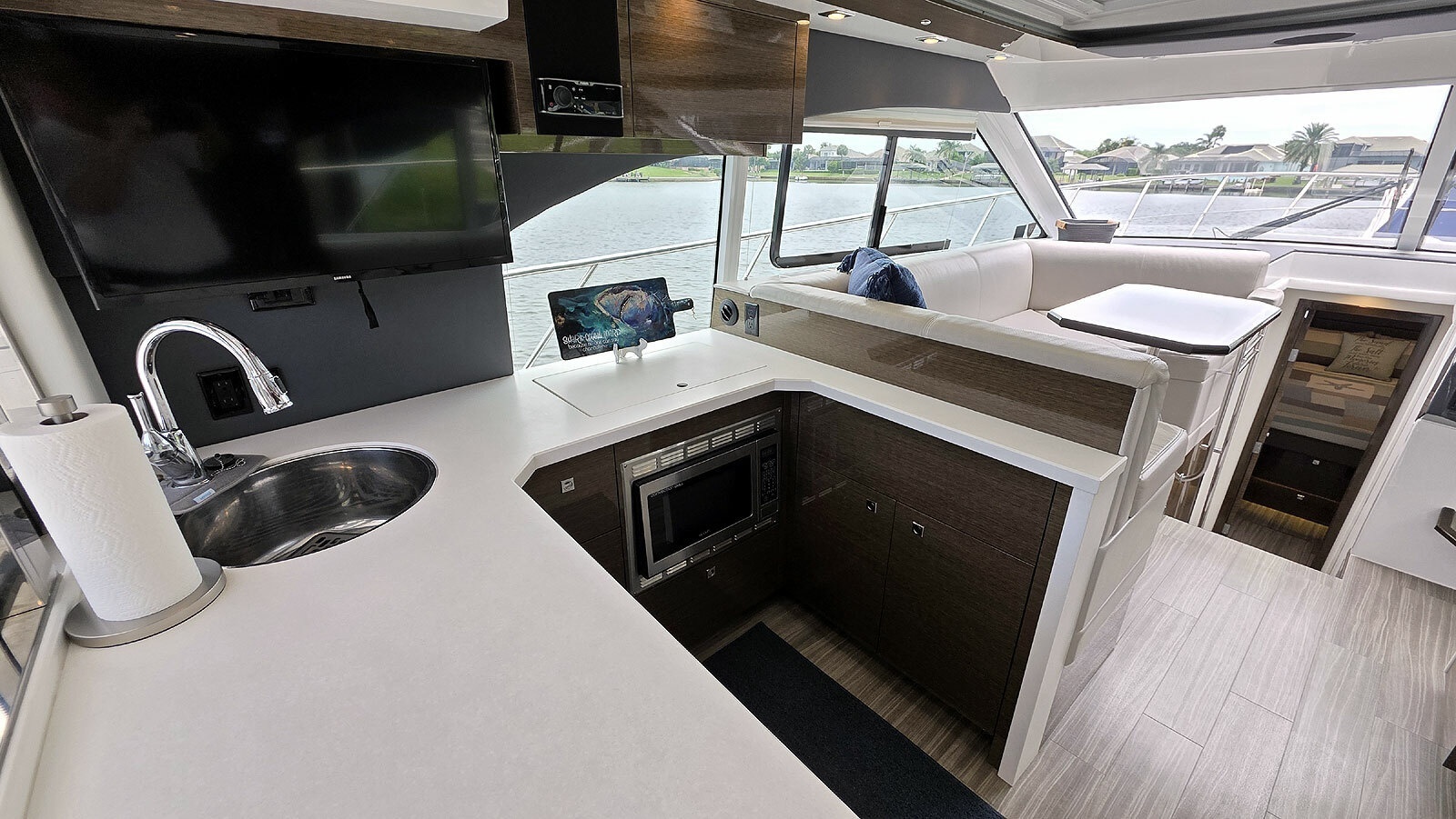Main Cabin Galley Forward