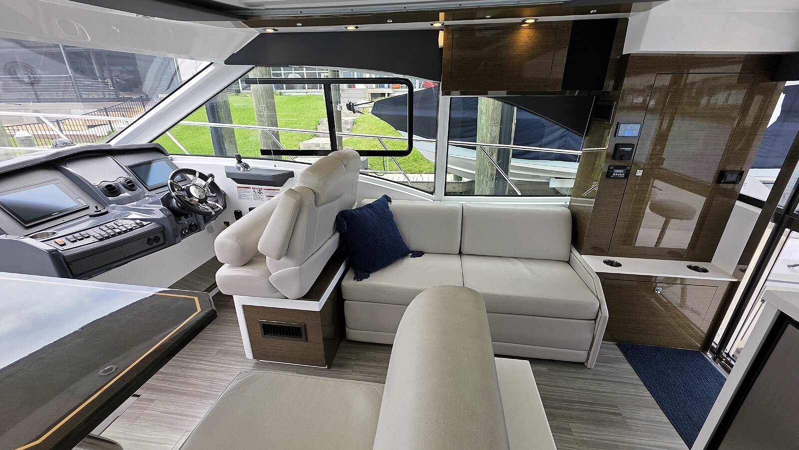 Main Cabin Starboard