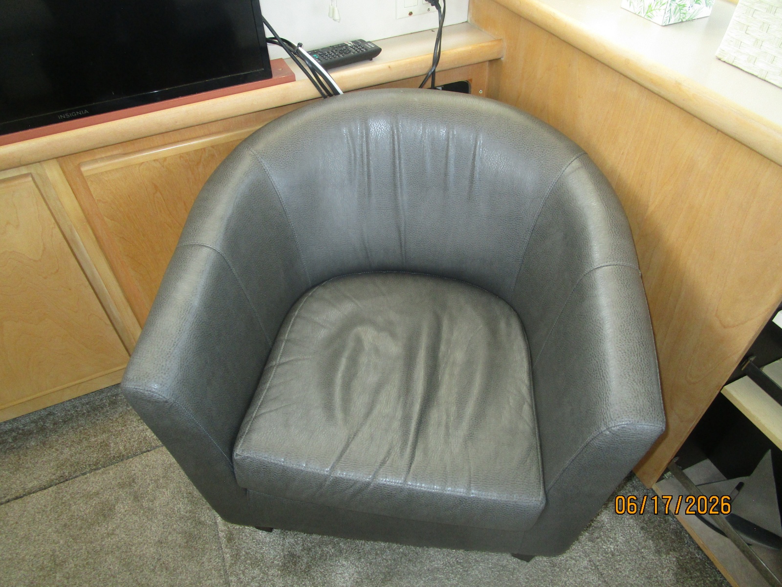 43' Carver salon port seating
