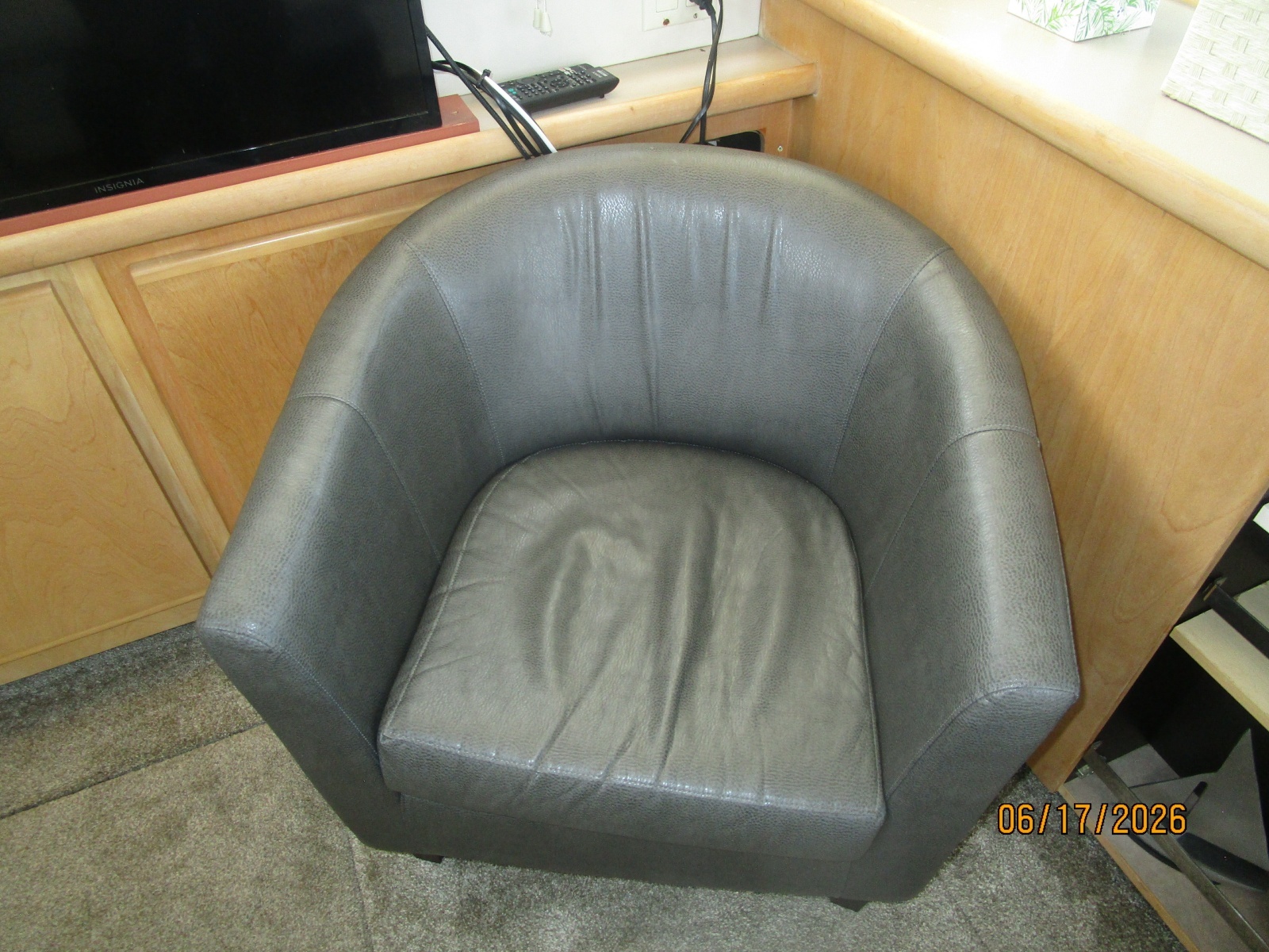 43' Carver salon port seating
