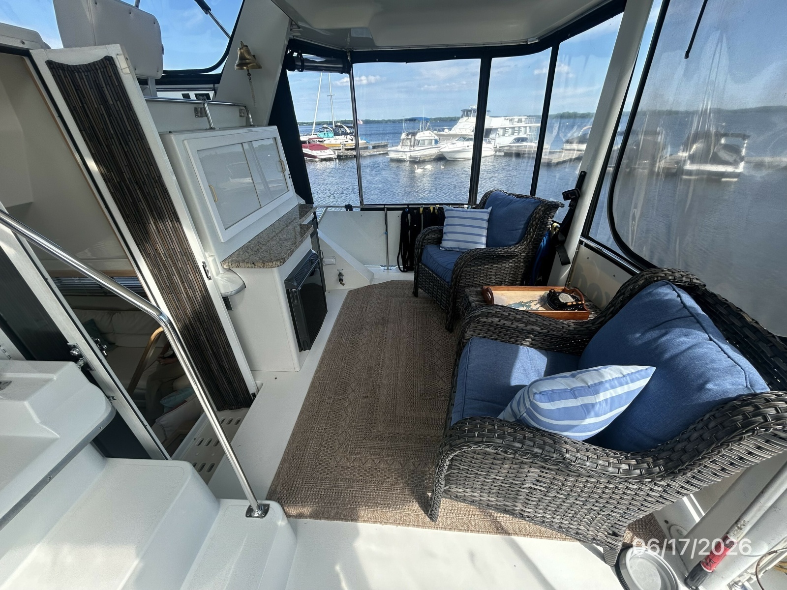 43' Carver sundeck starboard