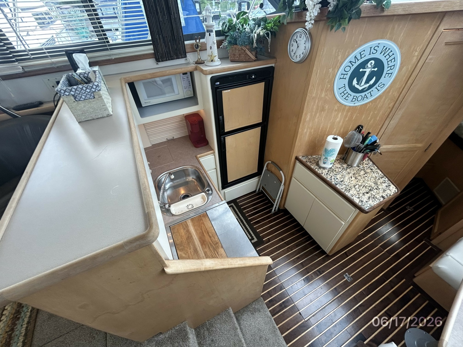 43' Carver galley1