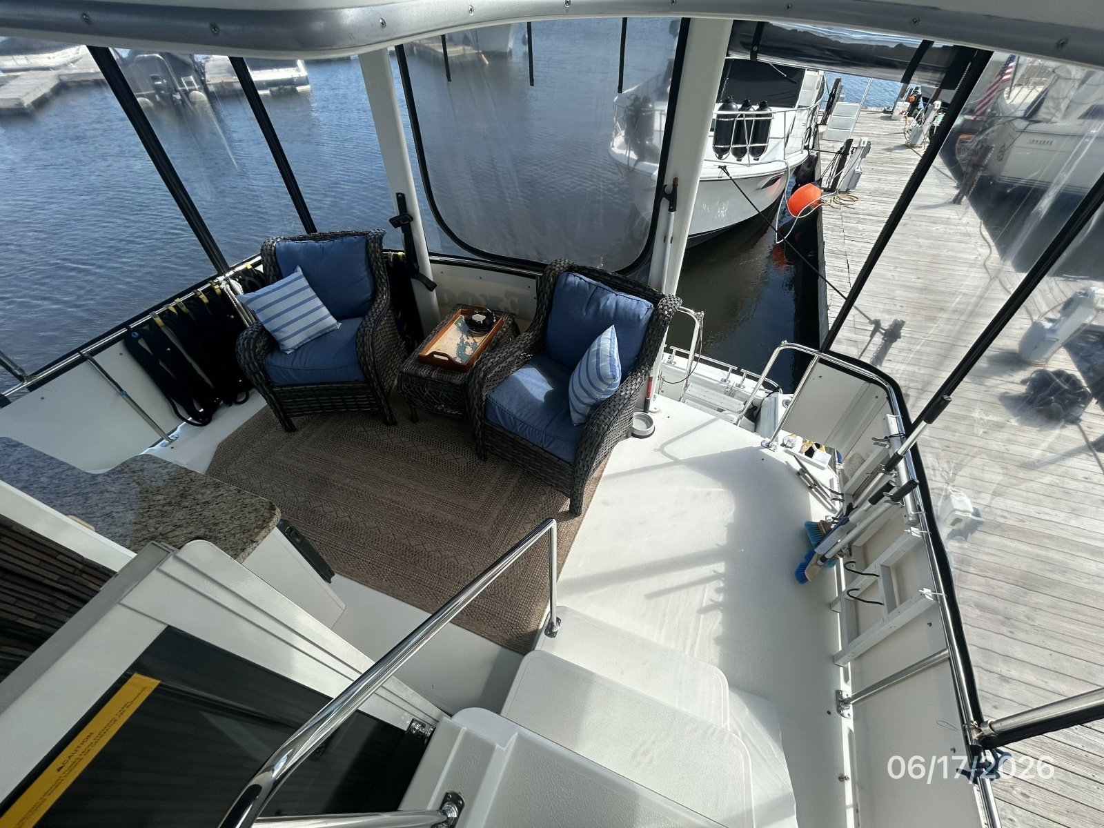 43' Carver sundeck