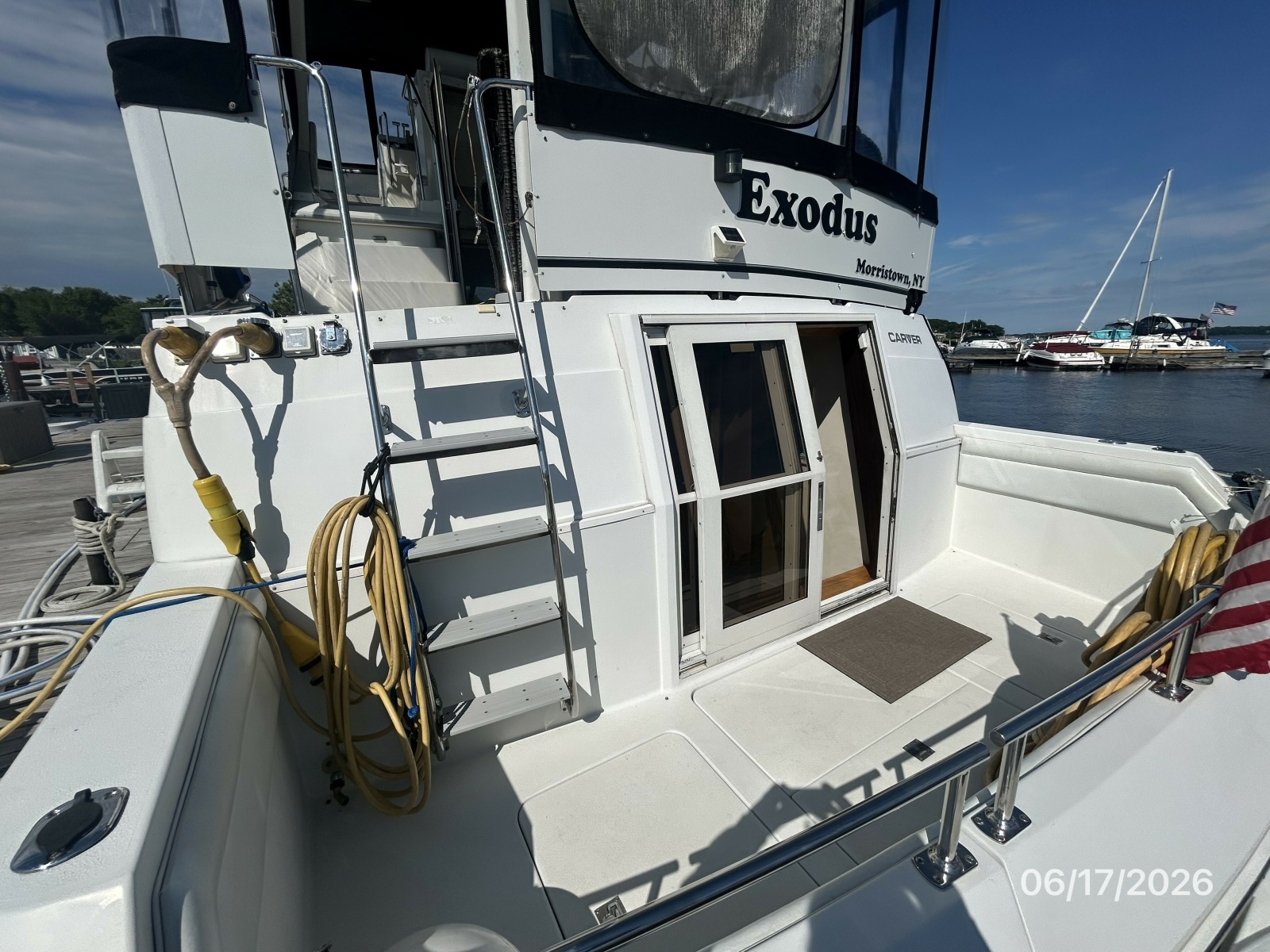 43' Carver cockpit forward