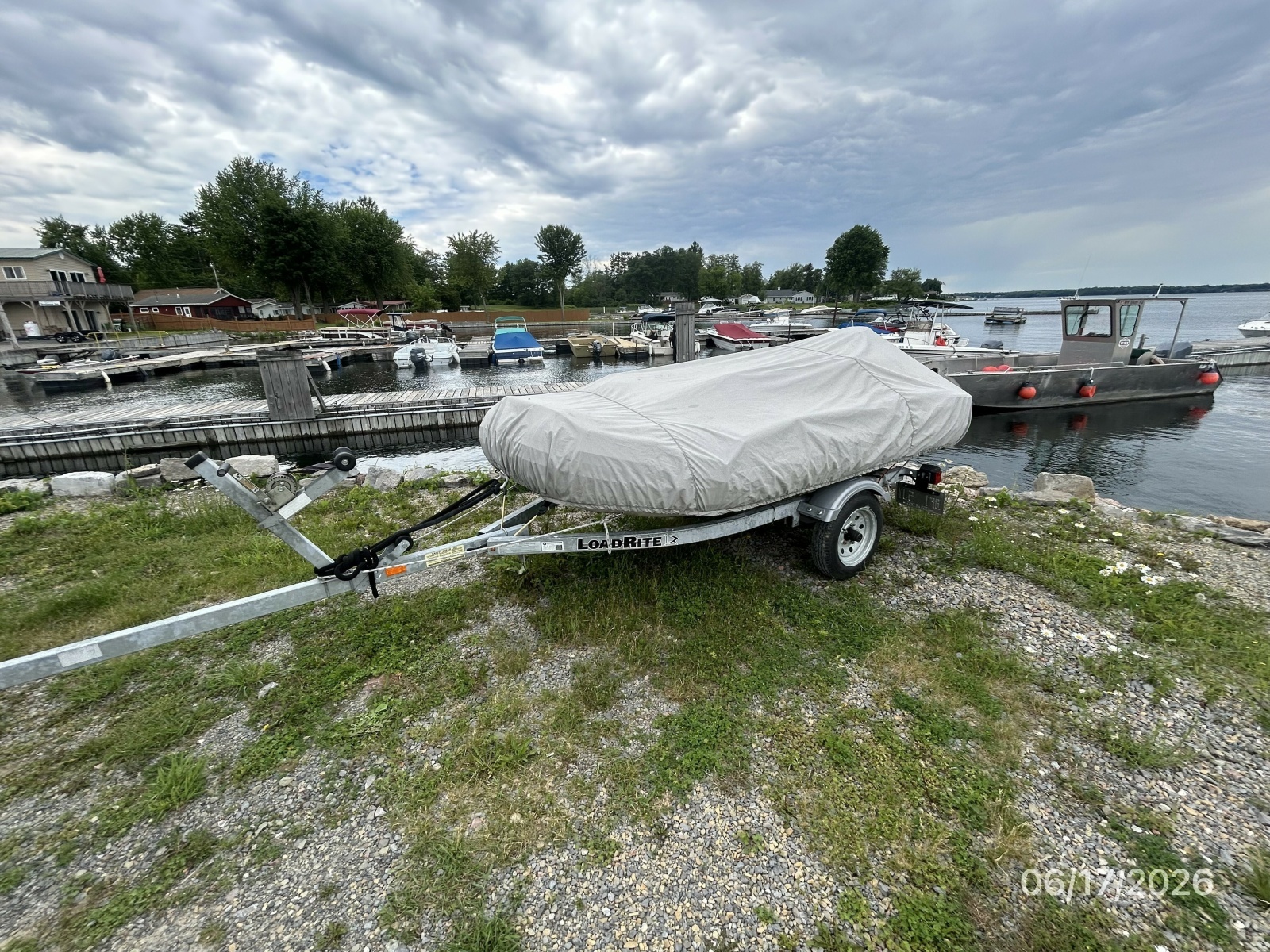 43' Carver tender covered