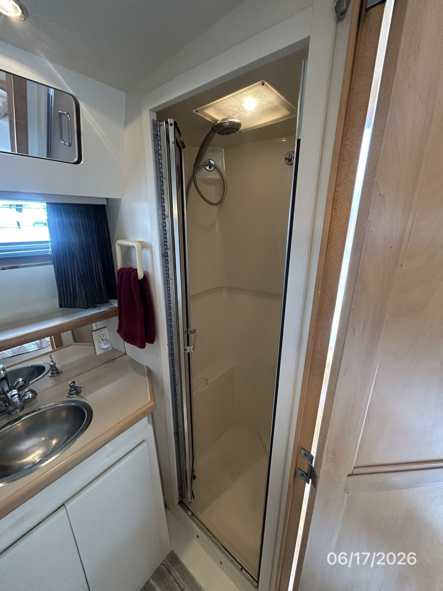 43' Carver master stateroom shower