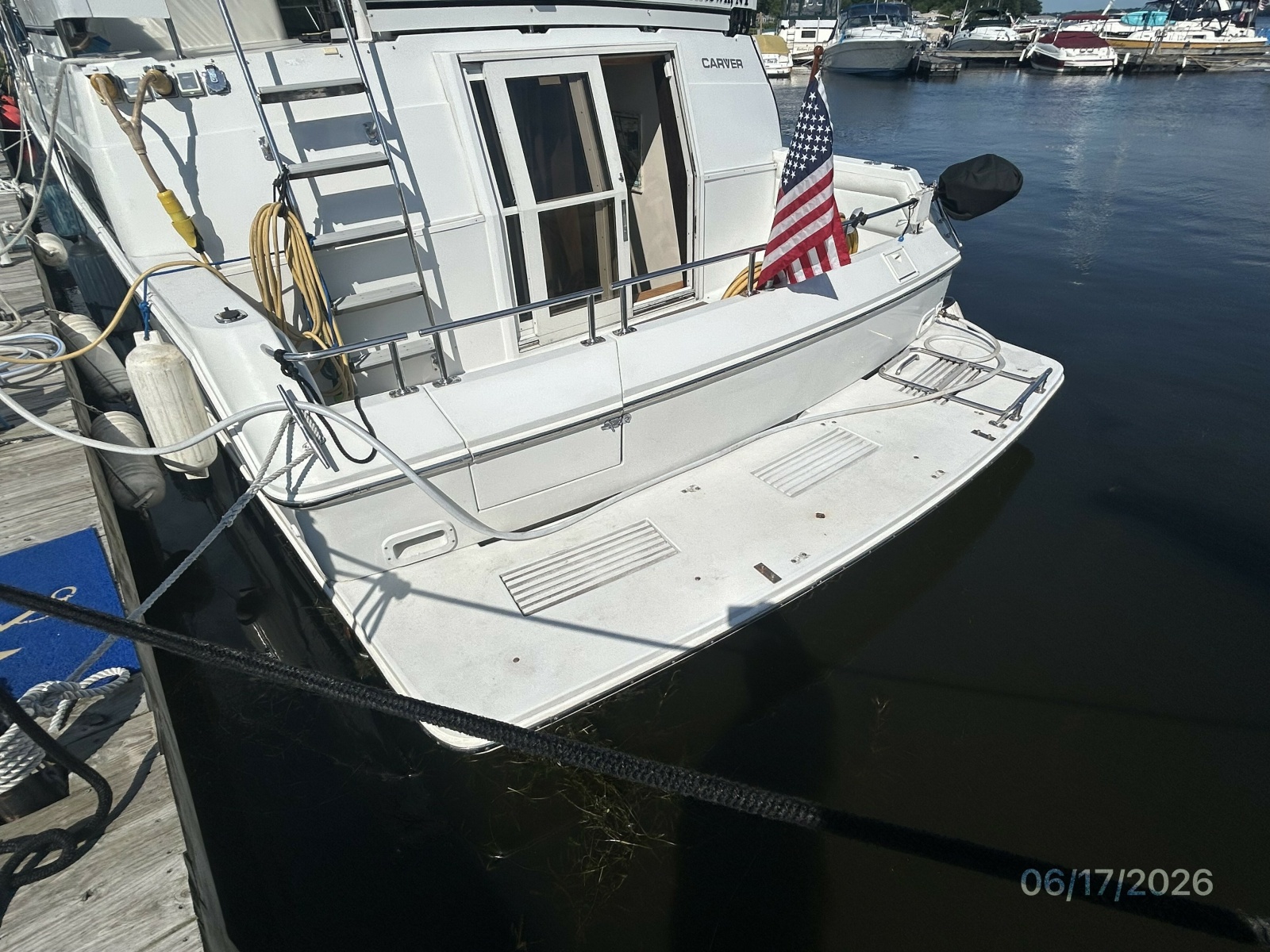43' Carver swimplatform