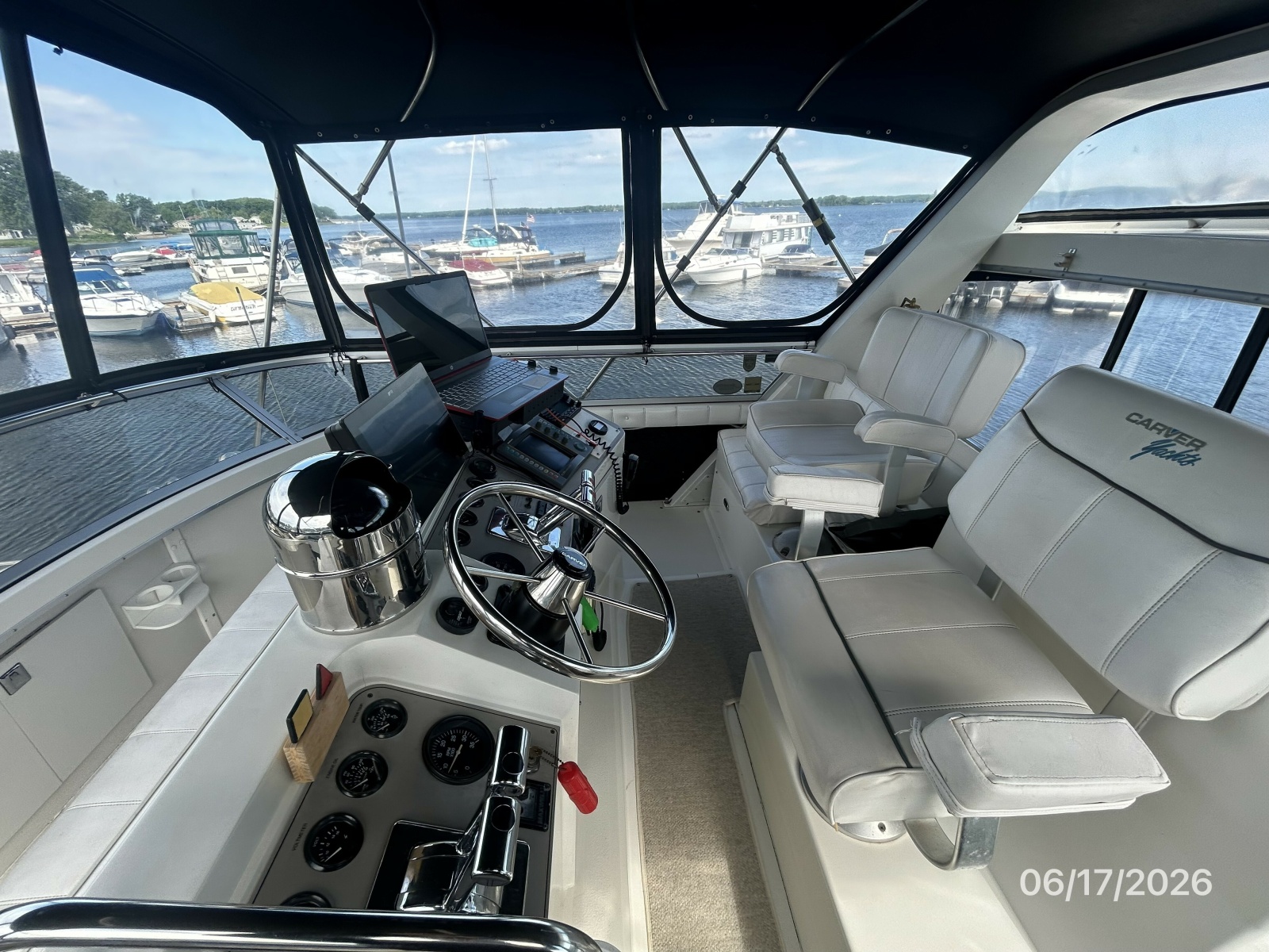 43' Carver flybridge starboard