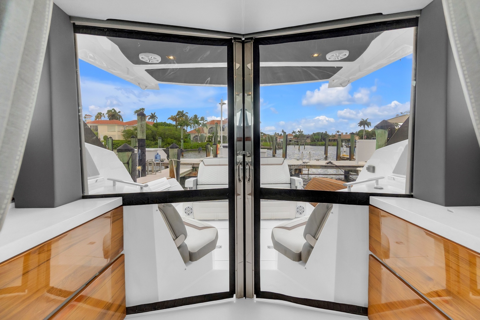 2021 Tiara Yachts 43 LE