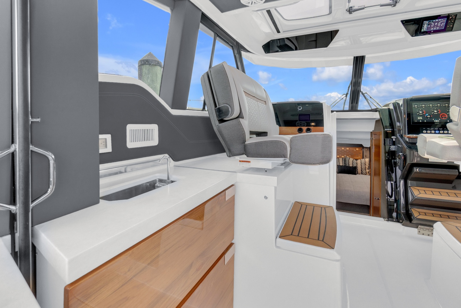 2021 Tiara Yachts 43 LE
