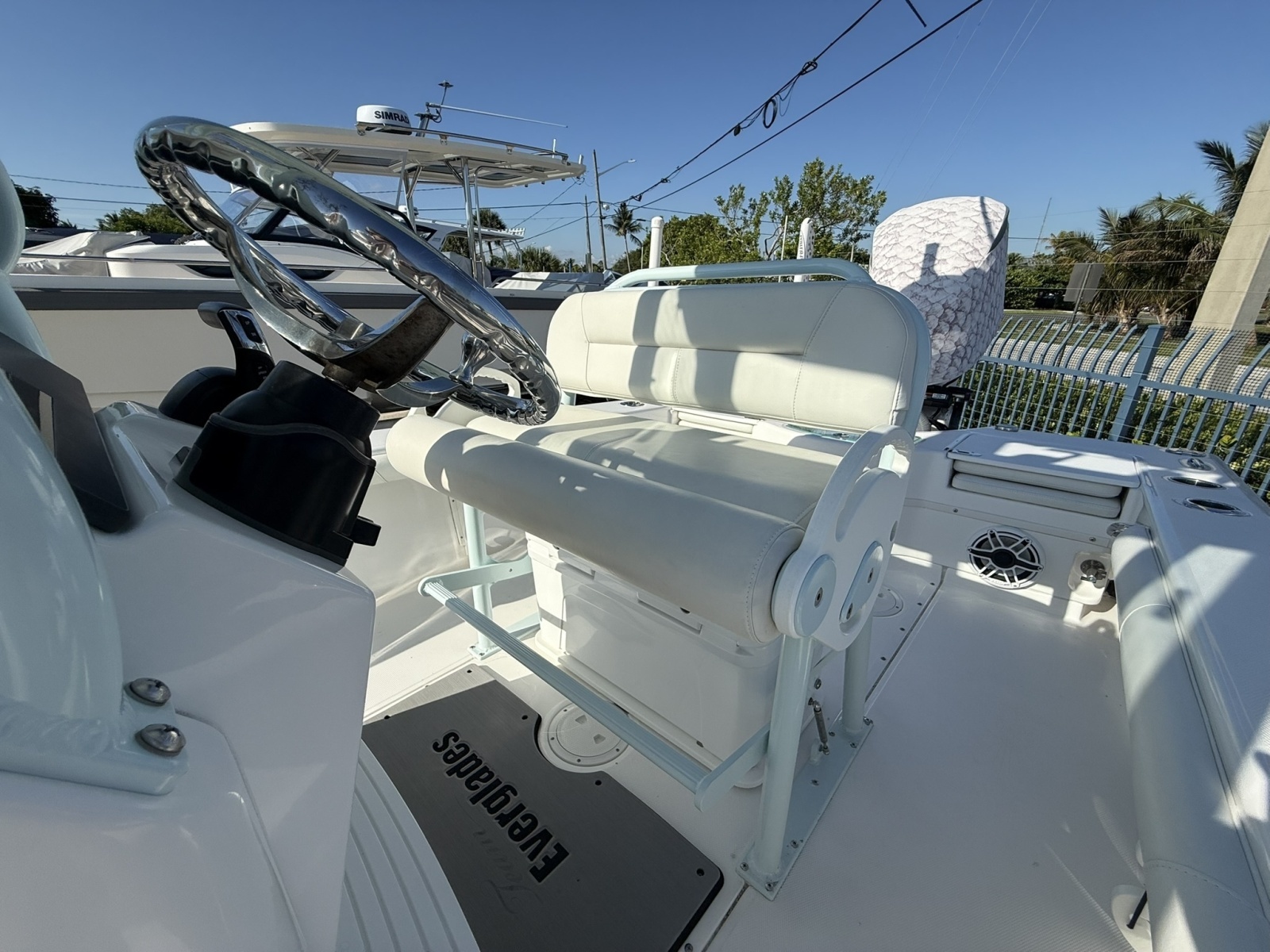 2021 Everglades 243 CC