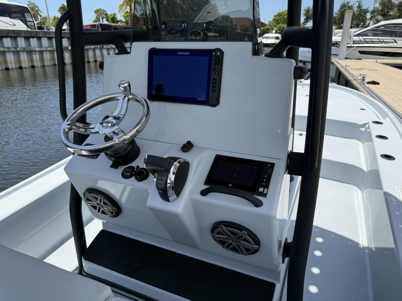 2017 Yellowfin 24 Bay CE